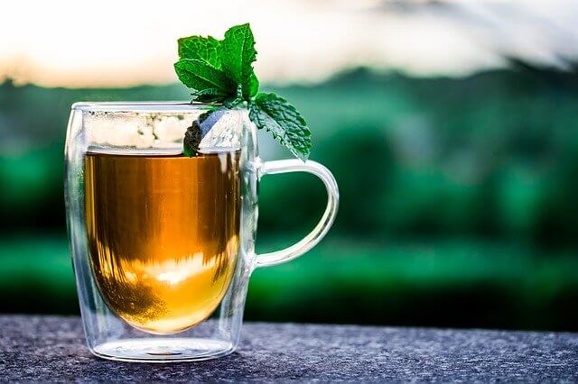 熱中症対策　飲み物　お茶　カフェイン　緑茶　麦茶　スポーツドリンク　スポドリ